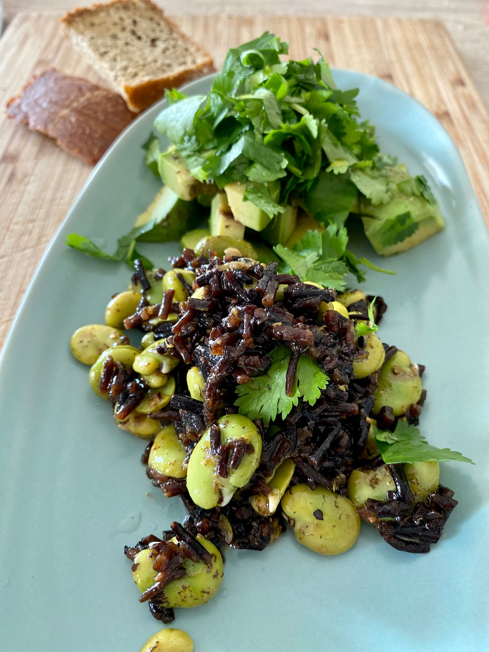 Salade fèves, algues & avocat